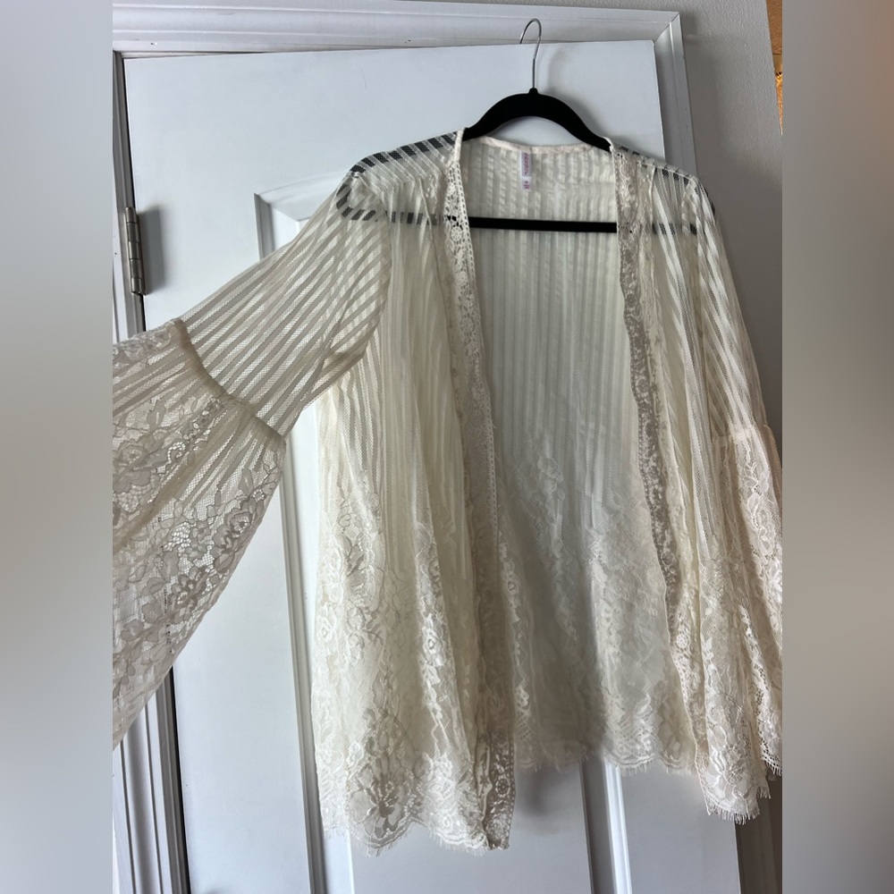 Xhilaration Medium Kimono